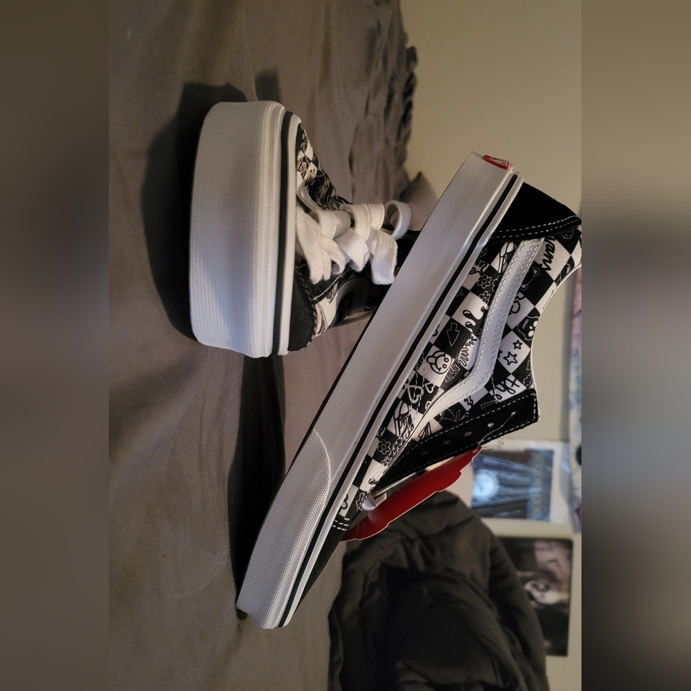 Vans - Picture 2 of 3